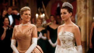 Anne Hathaway and Julie Andrews in a scene from The Princess Diaries.